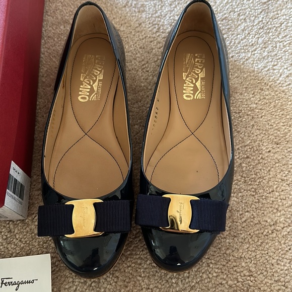 Salvatore Ferragamo Patent Varina Flats in Navy (Oxford Blue) - Picture 4 of 8